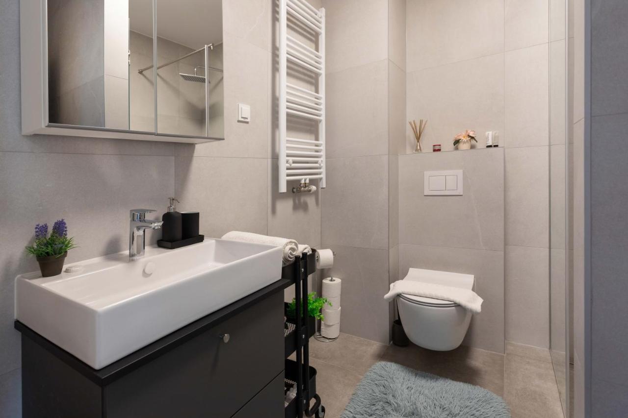 Design 2Bdr Apartment With Balcony- Free Parking Zagreb Exteriör bild